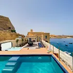 Waterfront With Pool And Jacuzzi Villa