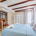 Villa Waterfront With Pool And Jacuzzi