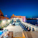 Villa Waterfront With Pool And Jacuzzi La Valeta