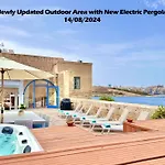 Waterfront With Pool And Jacuzzi