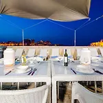 Villa Waterfront With Pool And Jacuzzi