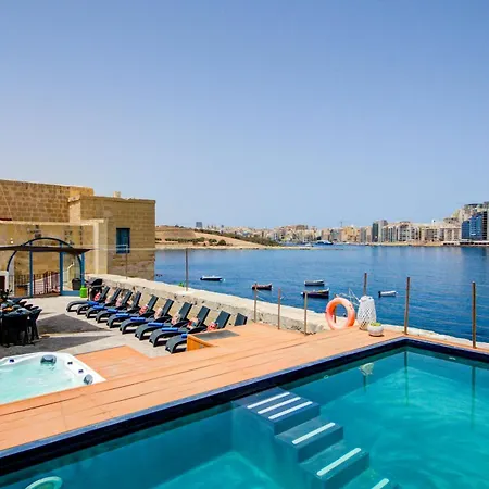 Villa Waterfront With Pool And Jacuzzi *