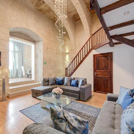 Waterfront With Pool And Jacuzzi