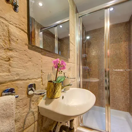 Waterfront With Pool And Jacuzzi