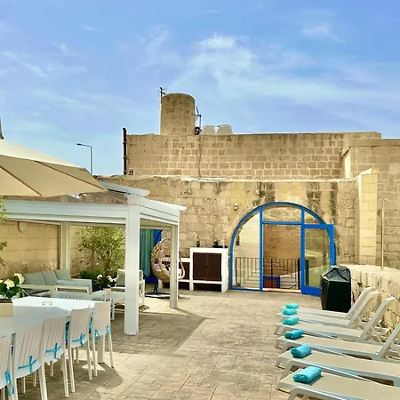 Waterfront With Pool And Jacuzzi Villa Valletta