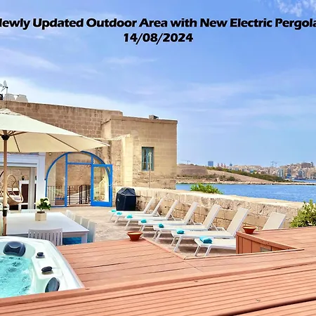 Waterfront With Pool And Jacuzzi