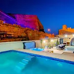 Waterfront With Pool And Jacuzzi