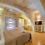 Villa Waterfront With Pool And Jacuzzi *