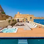 Waterfront With Pool And Jacuzzi *