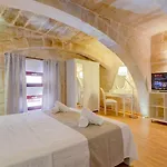 Waterfront With Pool And Jacuzzi Villa Valletta