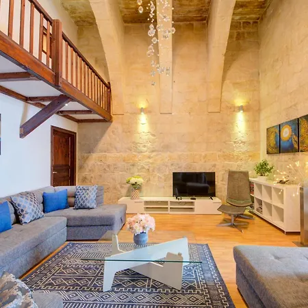 Villa Waterfront With Pool And Jacuzzi