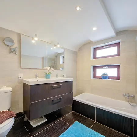 Waterfront With Pool And Jacuzzi *