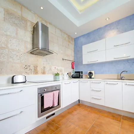 Waterfront With Pool And Jacuzzi