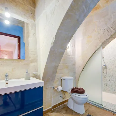 Waterfront With Pool And Jacuzzi