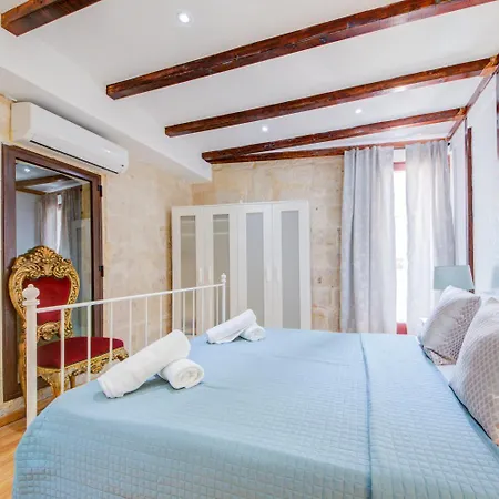 Villa Waterfront With Pool And Jacuzzi