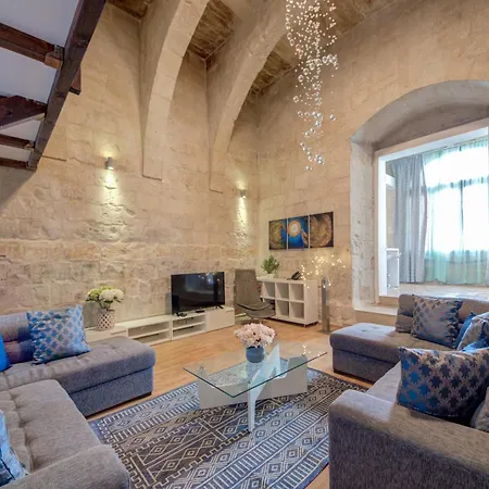 Villa Waterfront With Pool And Jacuzzi