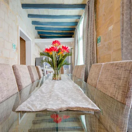 فيلة Waterfront With Pool And Jacuzzi فاليتا