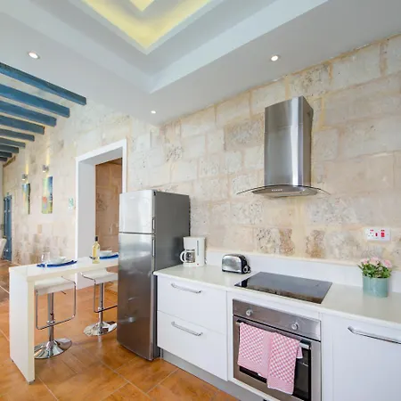 Waterfront With Pool And Jacuzzi Villa Valletta