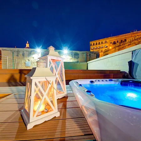 فيلة Waterfront With Pool And Jacuzzi