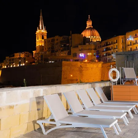 فيلة Waterfront With Pool And Jacuzzi