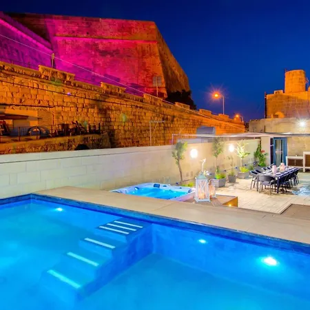 Waterfront With Pool And Jacuzzi Villa Valletta