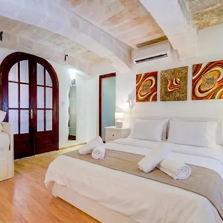 Villa Waterfront With Pool And Jacuzzi La Valette