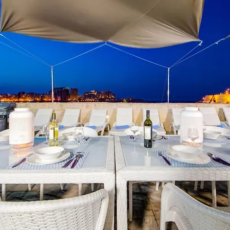فيلة Waterfront With Pool And Jacuzzi