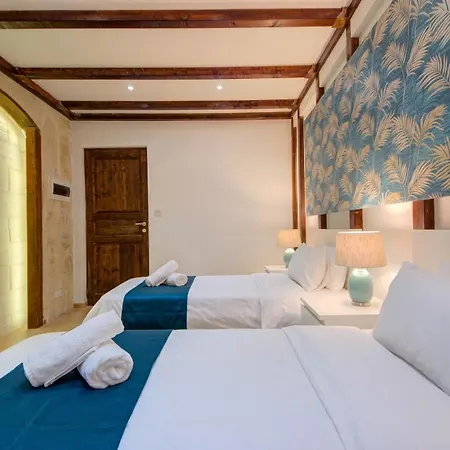 Villa Waterfront With Pool And Jacuzzi La Valette