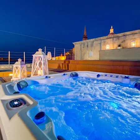 Waterfront With Pool And Jacuzzi *