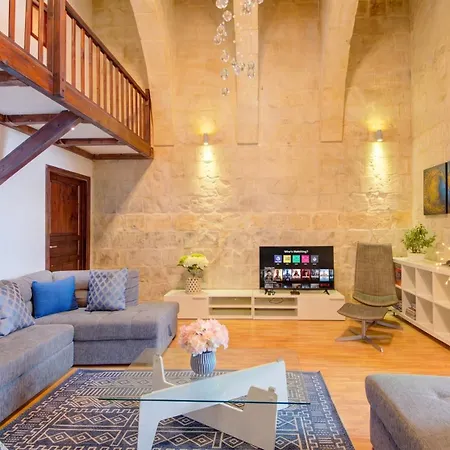 Waterfront With Pool And Jacuzzi Villa Valletta
