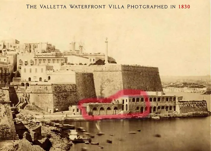 Waterfront With Pool And Jacuzzi Villa