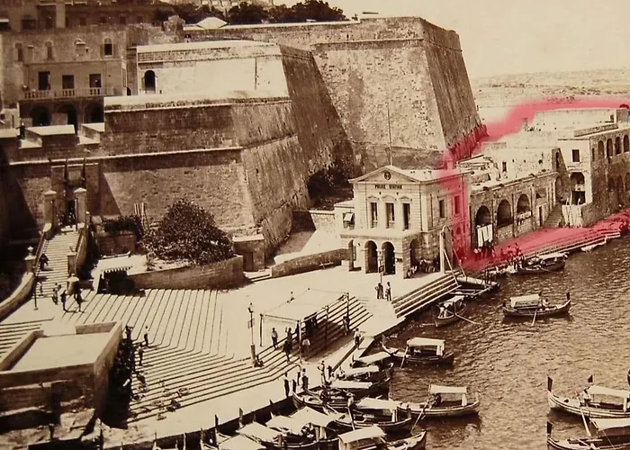 Waterfront With Pool And Jacuzzi Villa Valletta