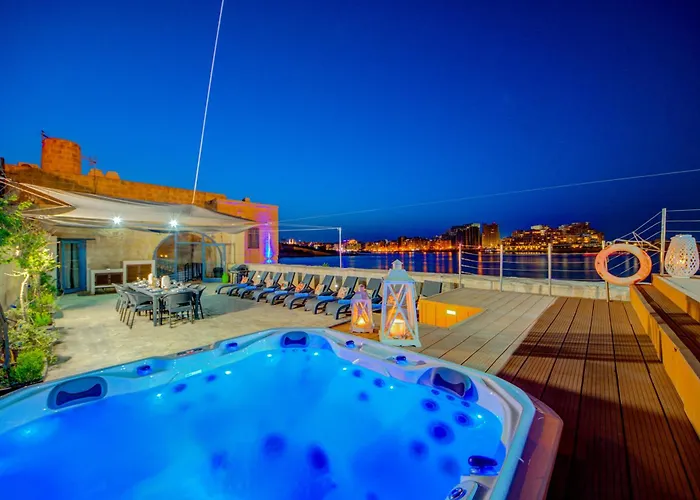 Villa Waterfront With Pool And Jacuzzi La Valette