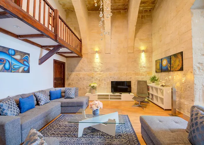 Villa Waterfront With Pool And Jacuzzi