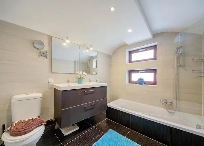 Waterfront With Pool And Jacuzzi *