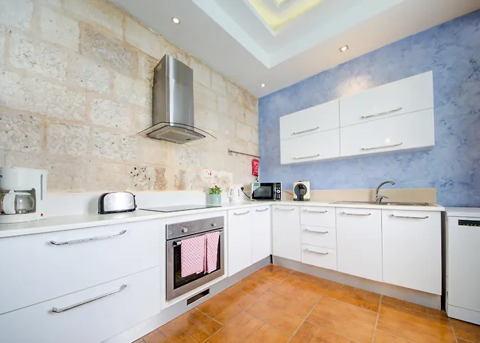 Waterfront With Pool And Jacuzzi