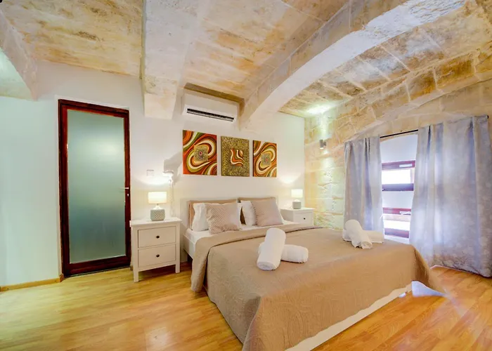 Villa Waterfront With Pool And Jacuzzi La Valette