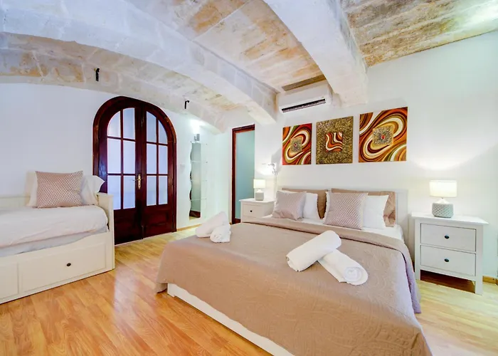 Waterfront With Pool And Jacuzzi La Valette