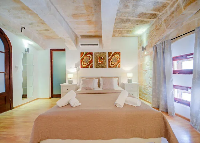 Villa Waterfront With Pool And Jacuzzi