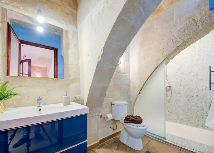 Waterfront With Pool And Jacuzzi