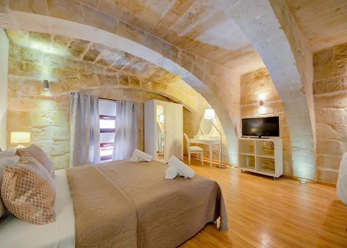 Villa Waterfront With Pool And Jacuzzi *