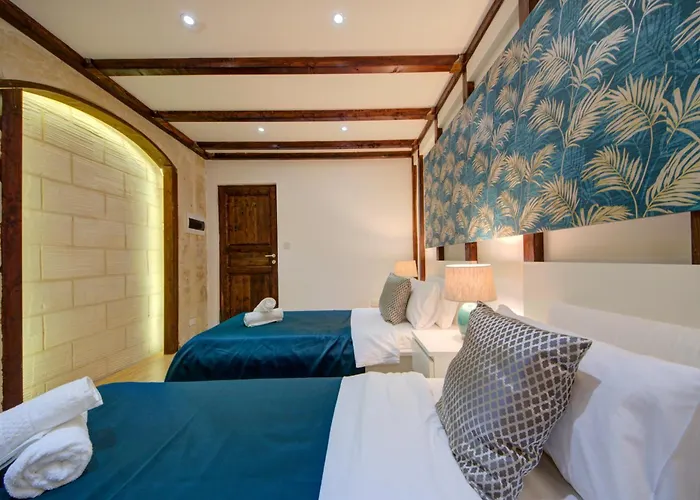 Villa Waterfront With Pool And Jacuzzi La Valette