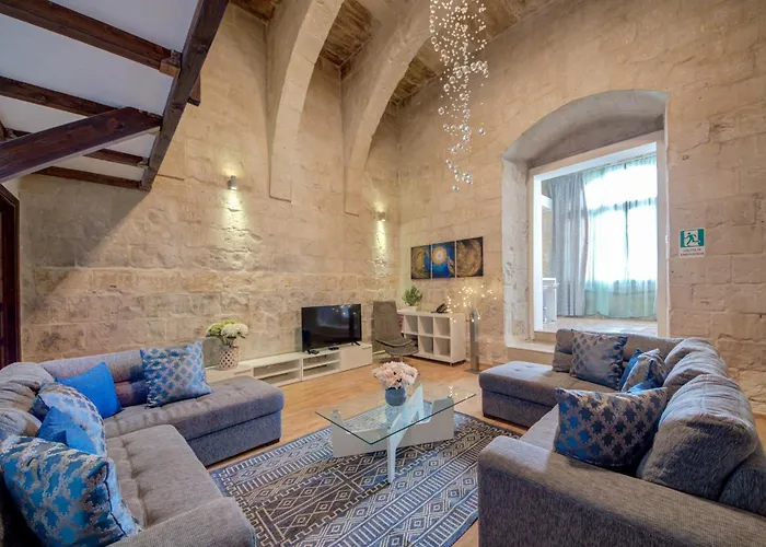 Villa Waterfront With Pool And Jacuzzi