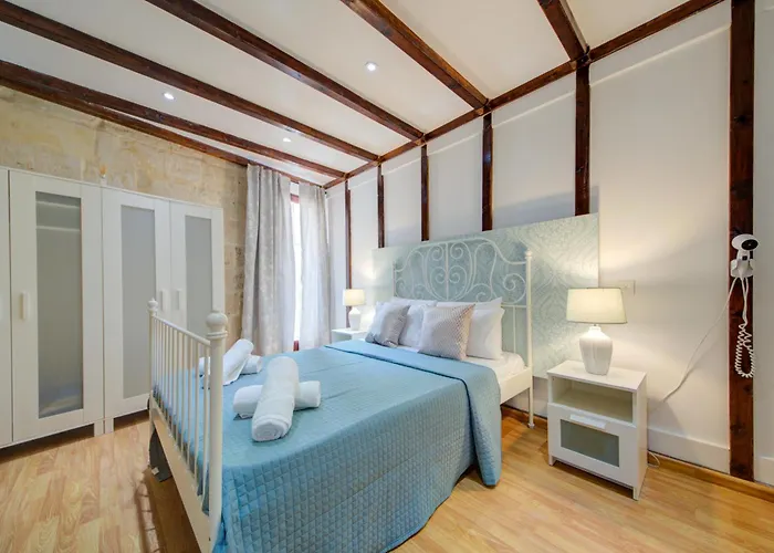 Waterfront With Pool And Jacuzzi Villa Valletta