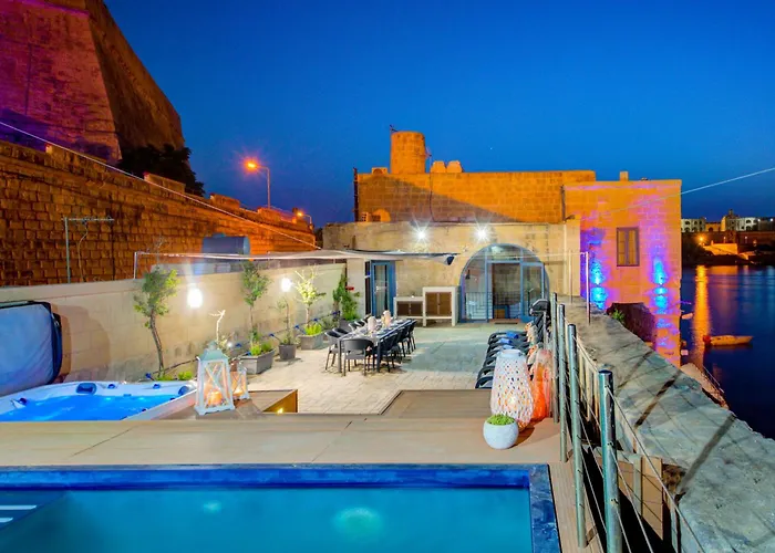 Waterfront With Pool And Jacuzzi Valletta