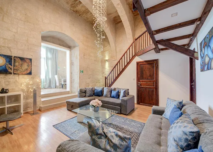 Waterfront With Pool And Jacuzzi