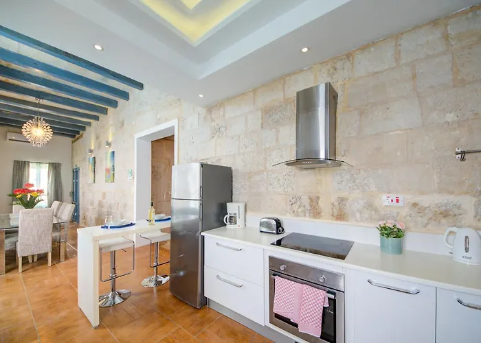 Waterfront With Pool And Jacuzzi Villa Valletta