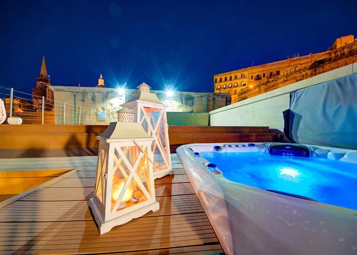 Villa Waterfront With Pool And Jacuzzi