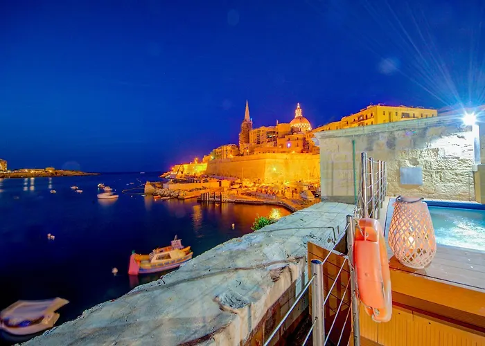 Villa Waterfront With Pool And Jacuzzi *