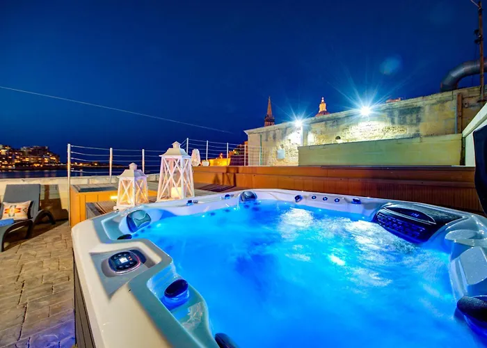 Villa Waterfront With Pool And Jacuzzi La Valette